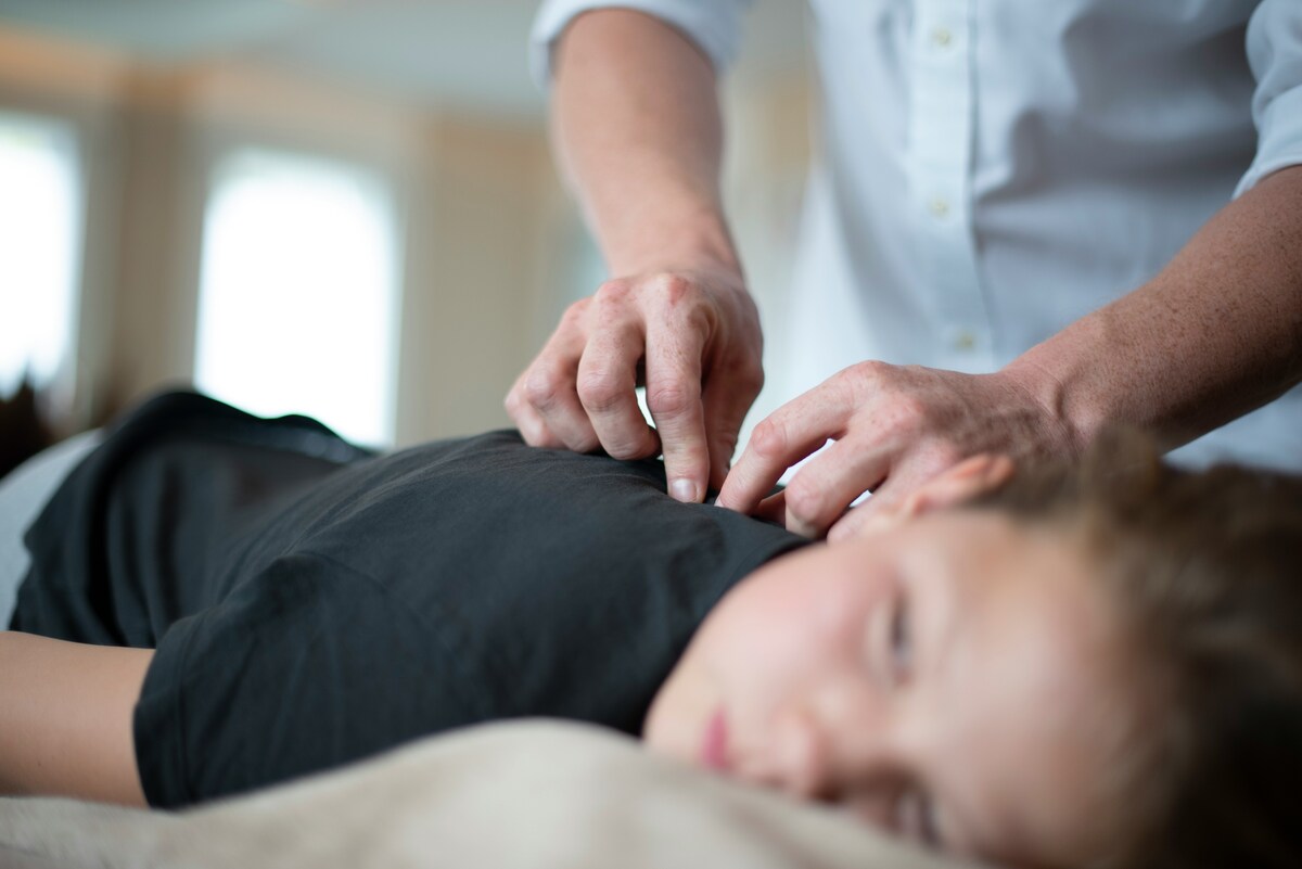 Read more about the article Swedish Massage Before Bed: Can It Help You Sleep?